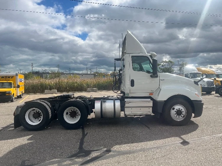 2019 International LT in Warren, MI — photo 8