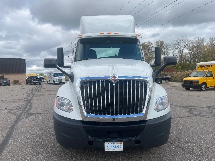 2019 International LT in Warren, MI — photo 2