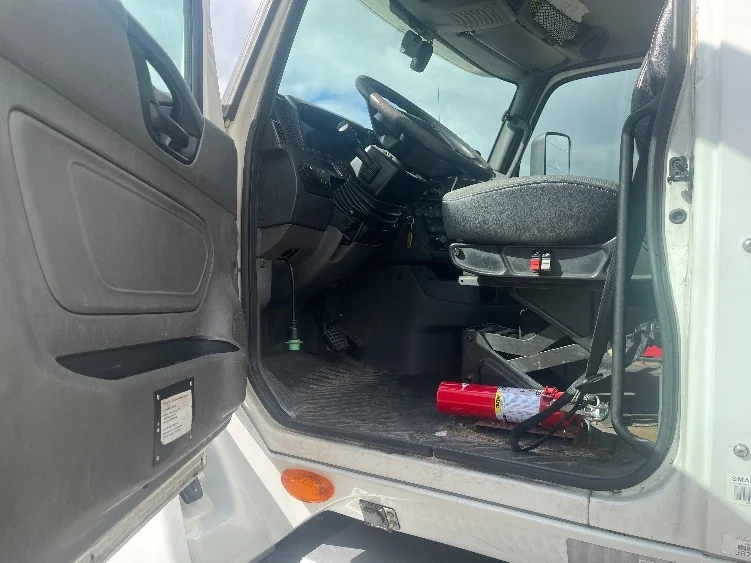 2019 International LT in Warren, MI — photo 9