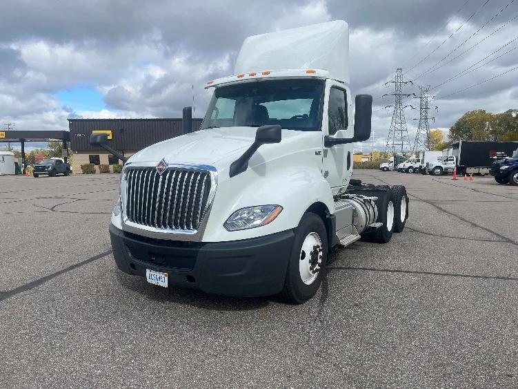 2019 International LT in Warren, MI — photo 3
