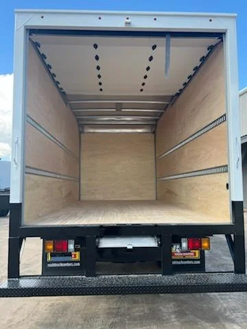 2025 Isuzu NPR - image 17