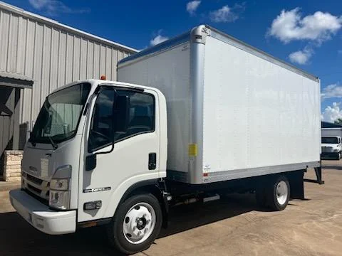 2025 Isuzu NPR - image 2