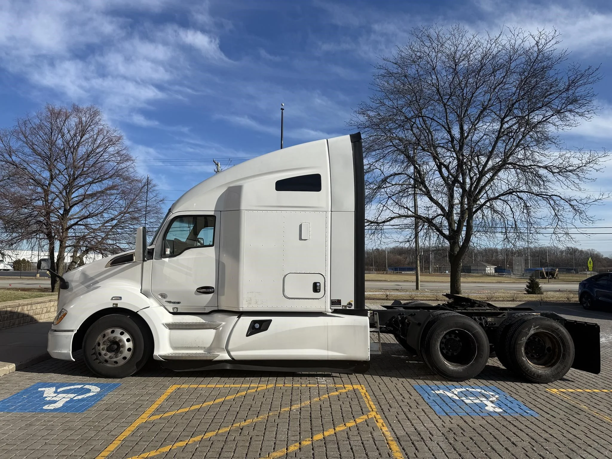 2022 Kenworth T680 - image 3