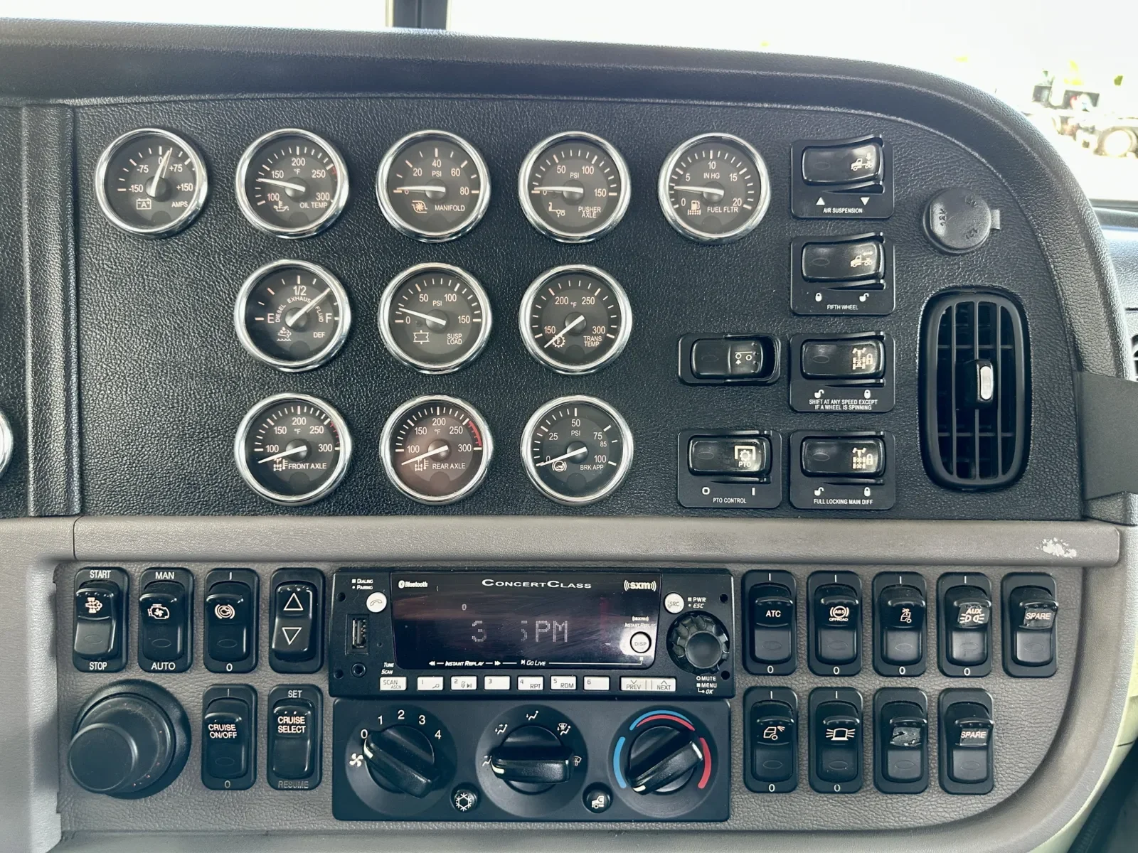 2022 Peterbilt 389 in Hutchins, TX — photo 18