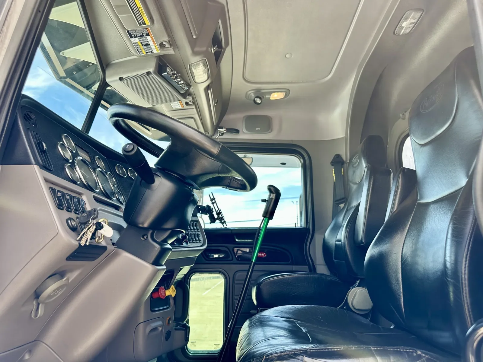 2022 Peterbilt 389 - image 14