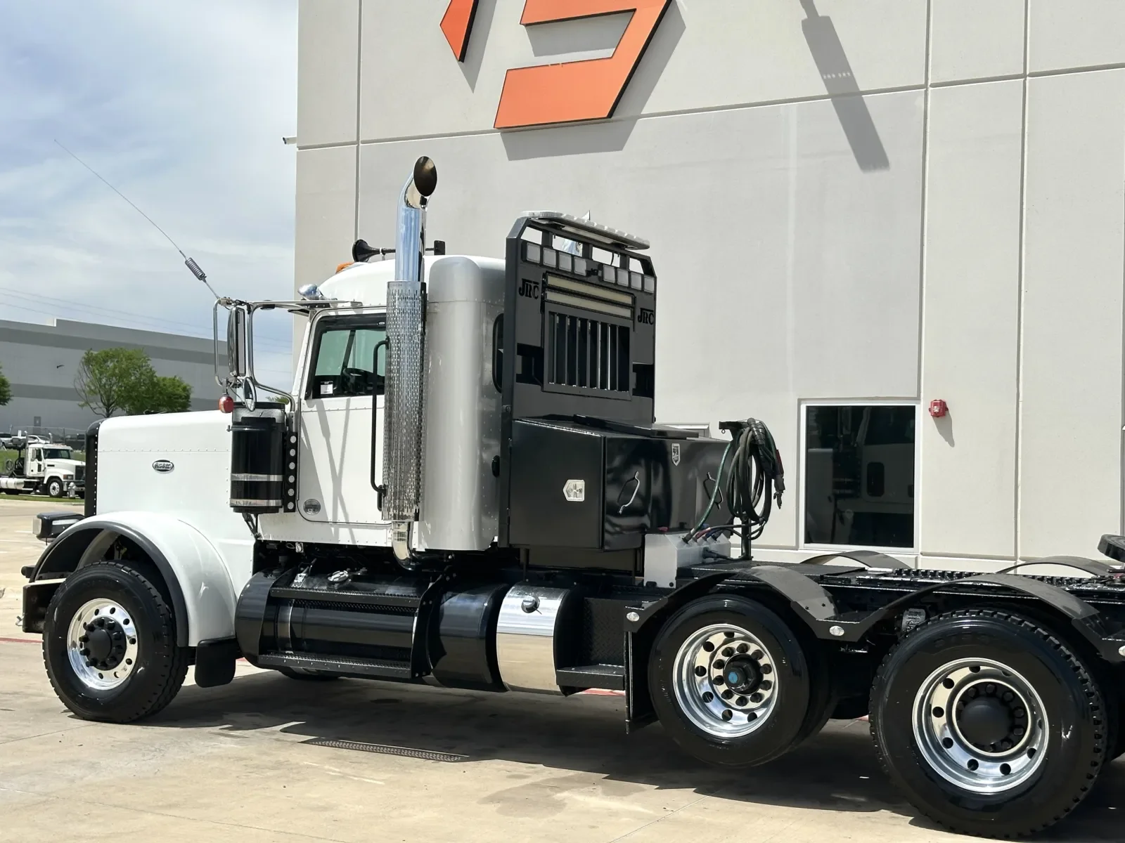 2022 Peterbilt 389 in Hutchins, TX — photo 8