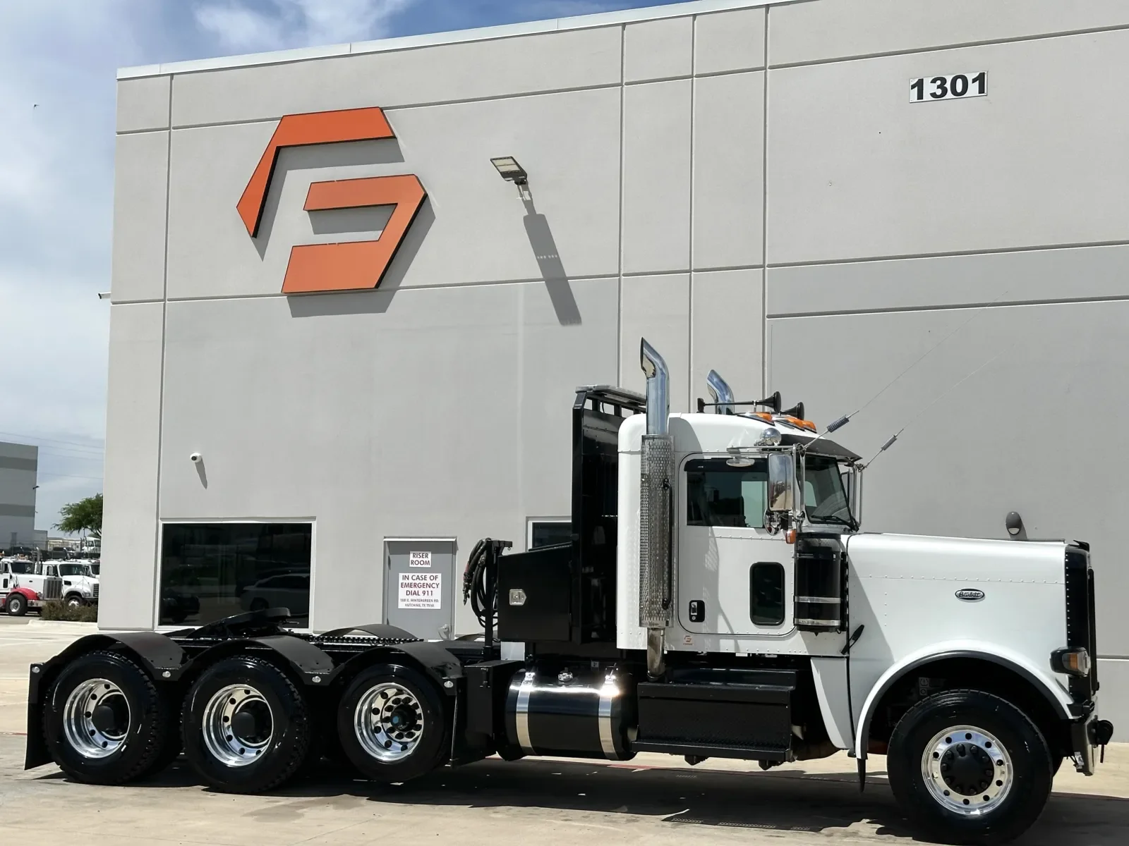 2022 Peterbilt 389 in Hutchins, TX