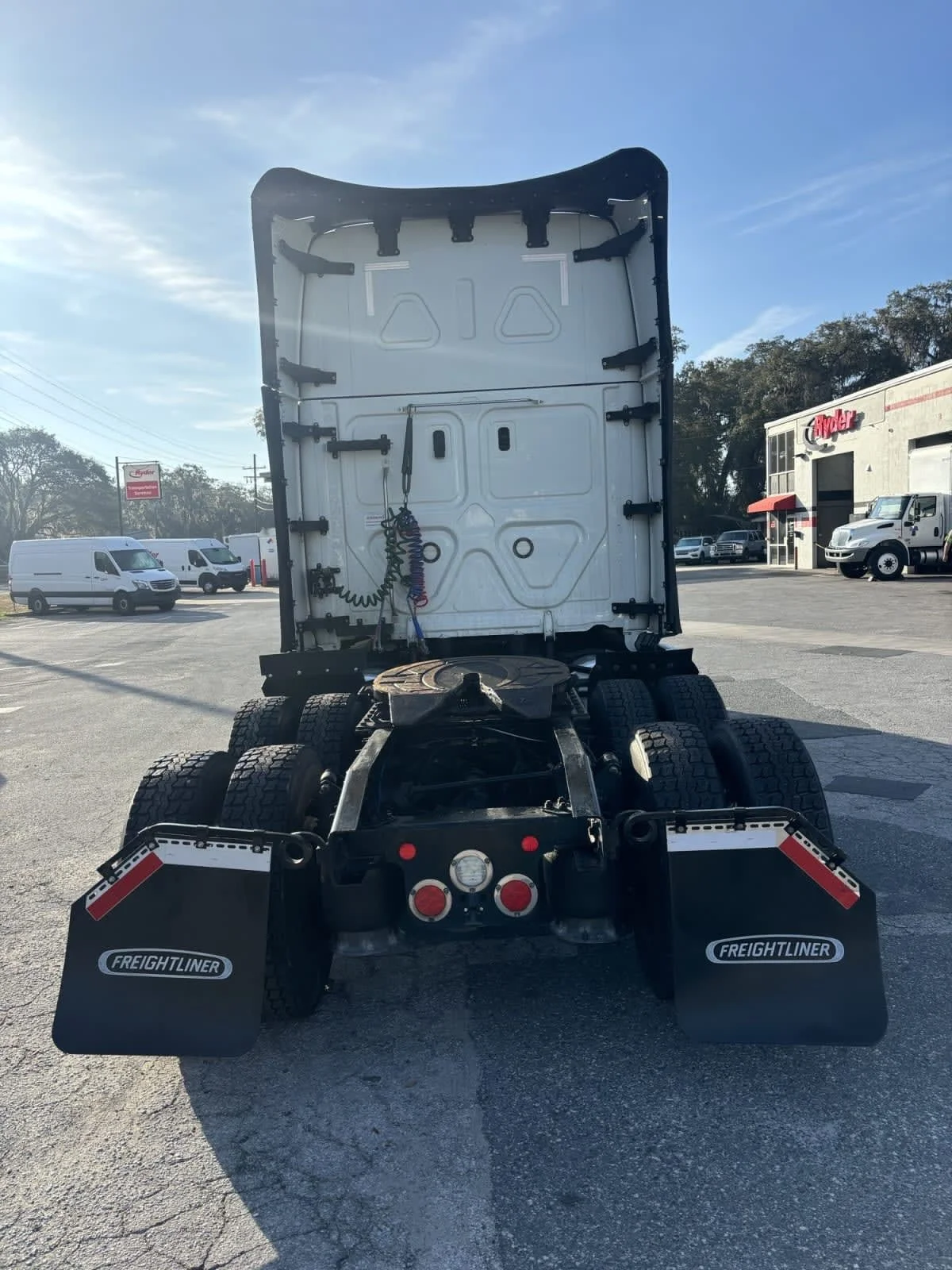 2022 Freightliner Cascadia - image 5