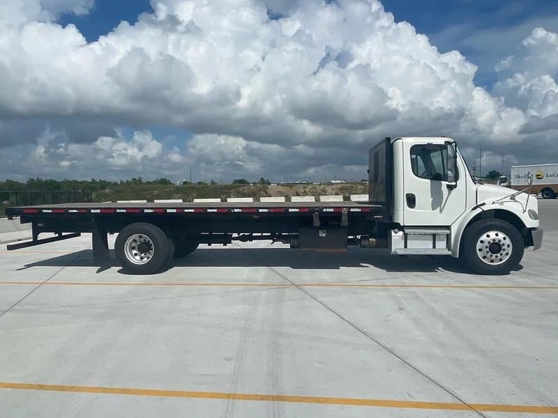 2018 Freightliner M2 106 in St. Rose — photo 2