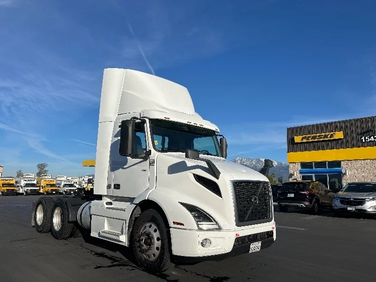 2020 Volvo VNR 640 in Fontana, CA