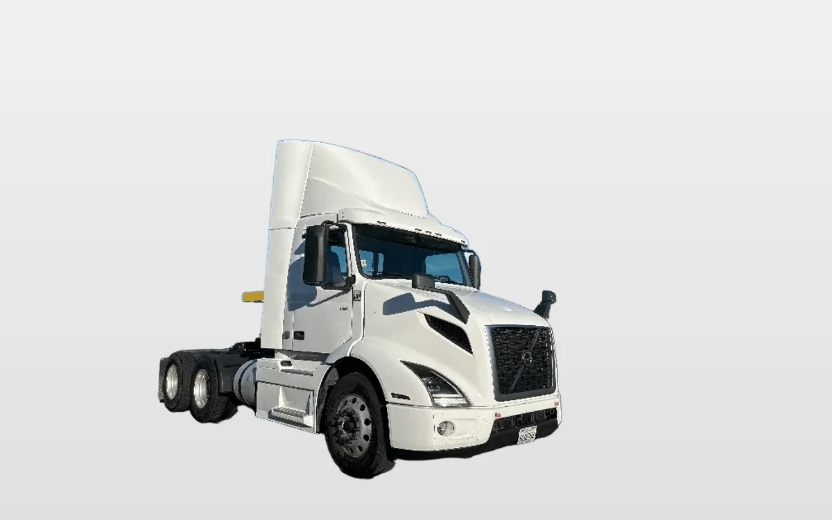 2020 Volvo VNR 640 - image 1