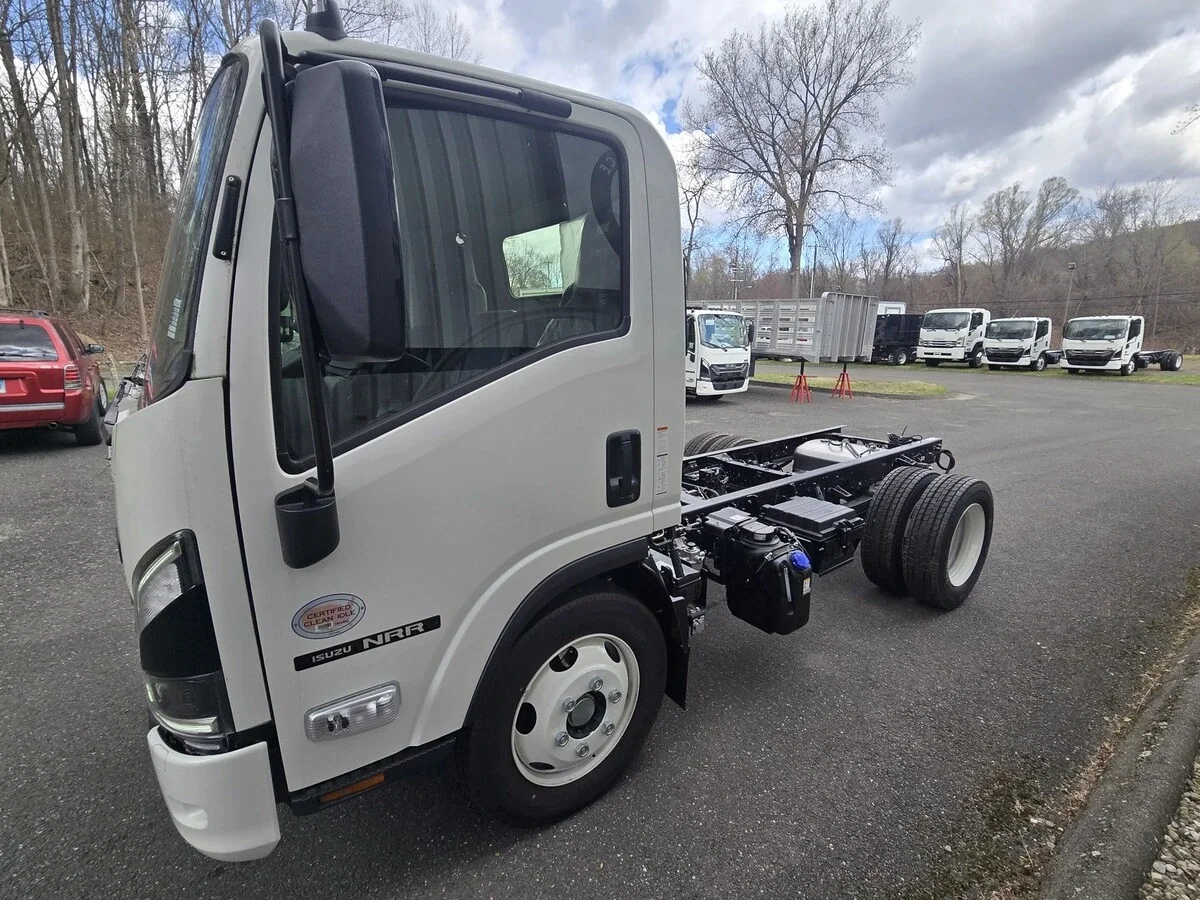 2025 Isuzu NRR - image 6