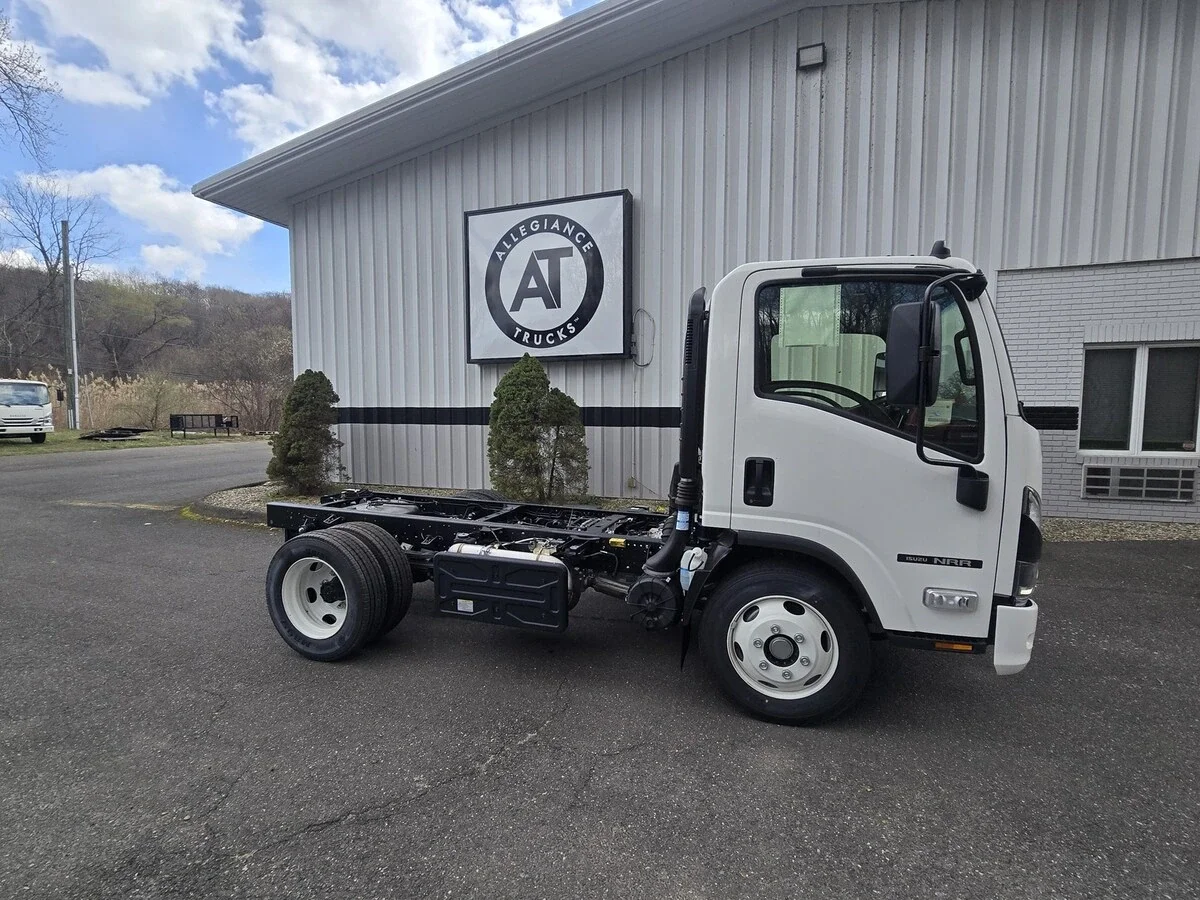 2025 Isuzu NRR