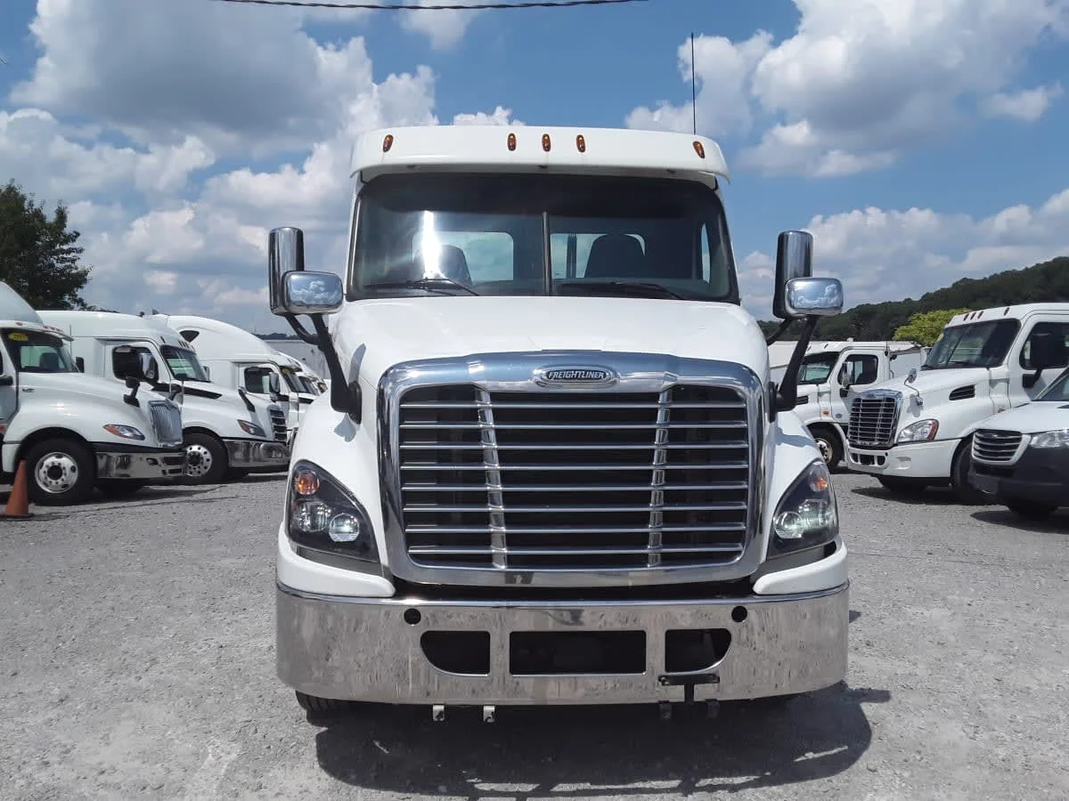 2019 Freightliner Cascadia in Pittsburgh, PA — photo 2