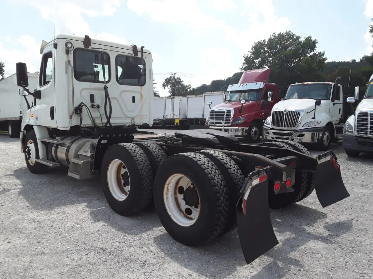 2019 Freightliner Cascadia in Pittsburgh, PA — photo 6