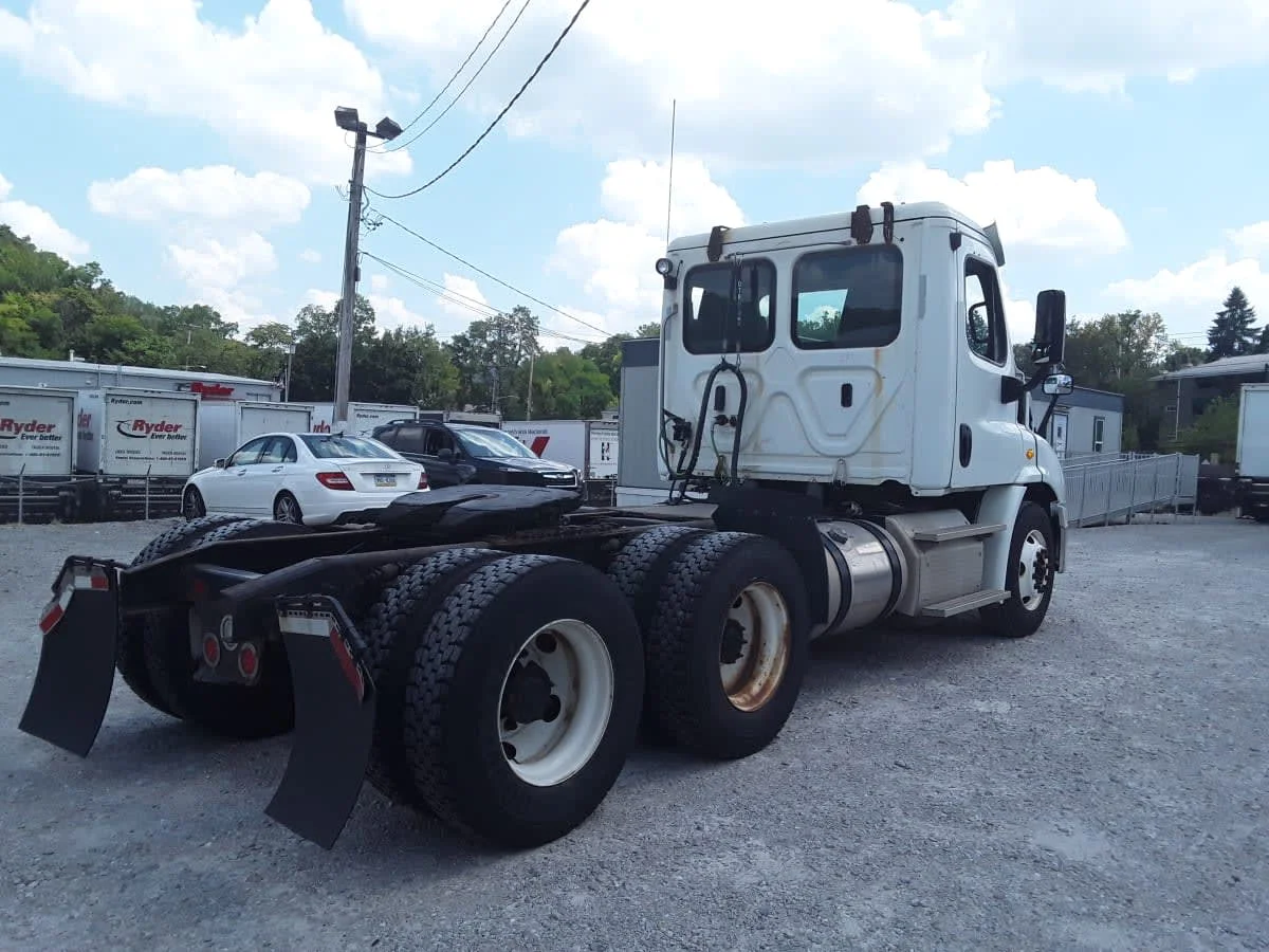 2019 Freightliner Cascadia in Pittsburgh, PA — photo 4