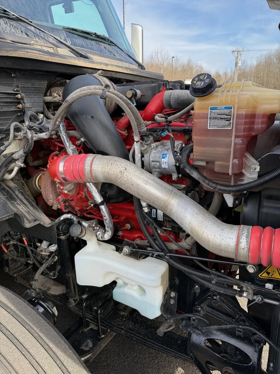 2021 International LT - image 10