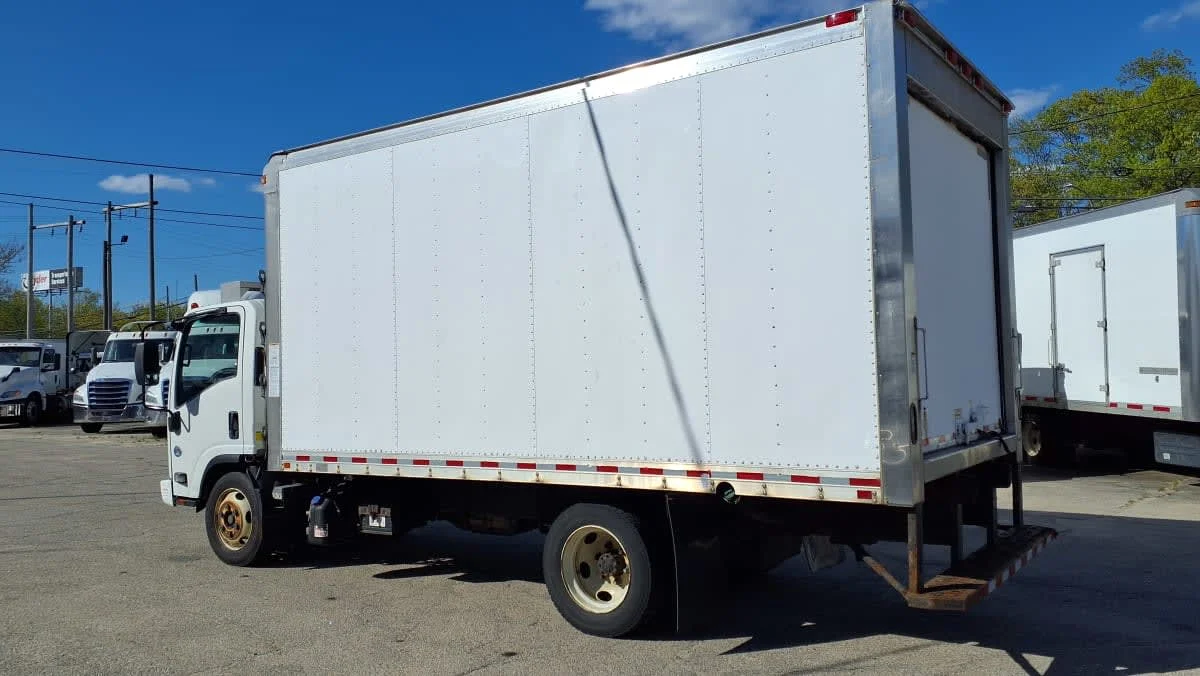 2019 Isuzu NRR in Warwick, RI — photo 6