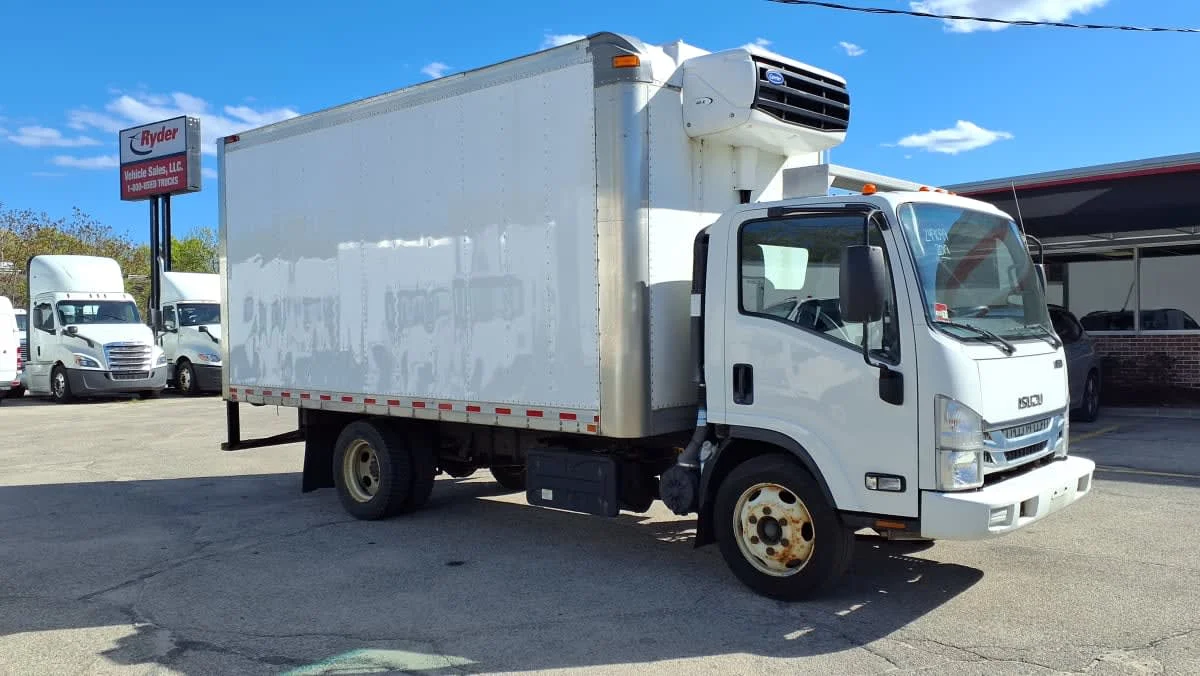 2019 Isuzu NRR in Warwick, RI — photo 3