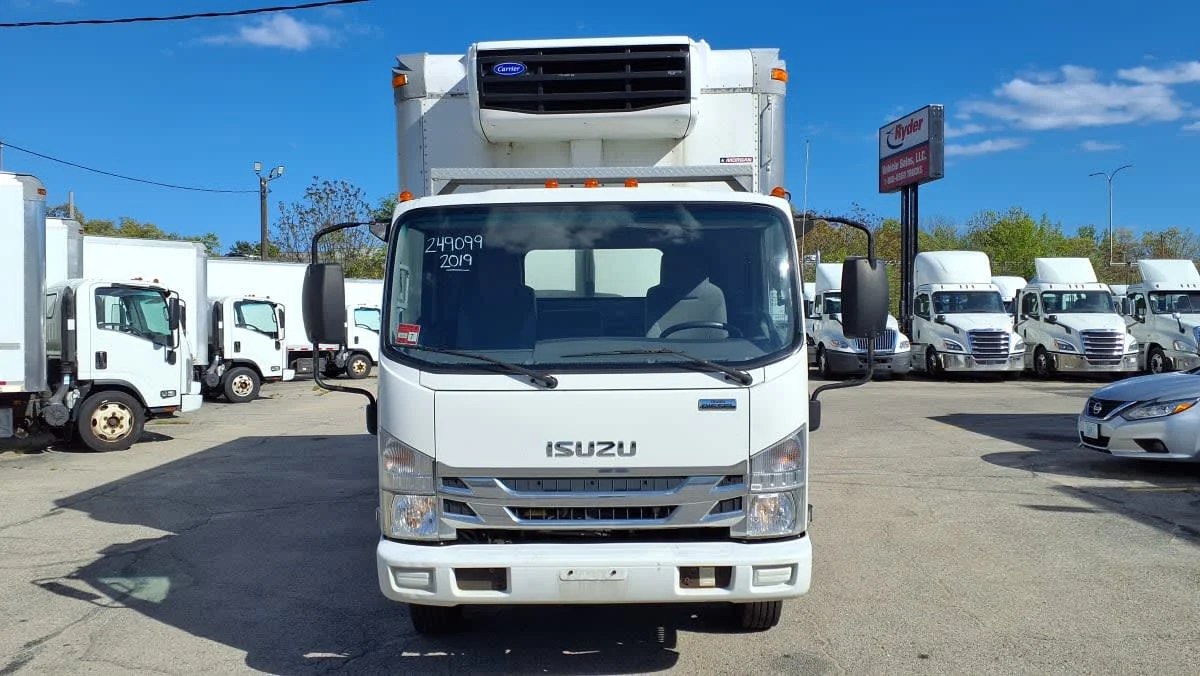 2019 Isuzu NRR in Warwick, RI — photo 2