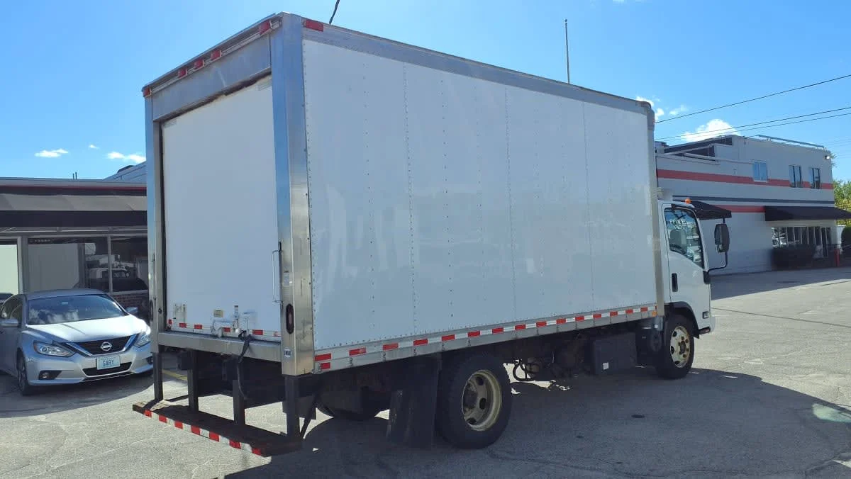 2019 Isuzu NRR in Warwick, RI — photo 4