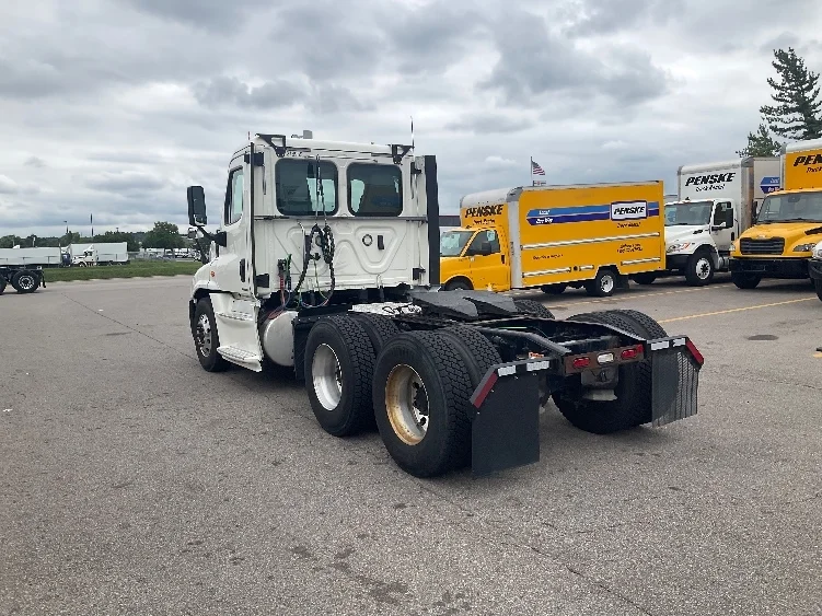 2019 Freightliner Cascadia in Piqua, OH — photo 5
