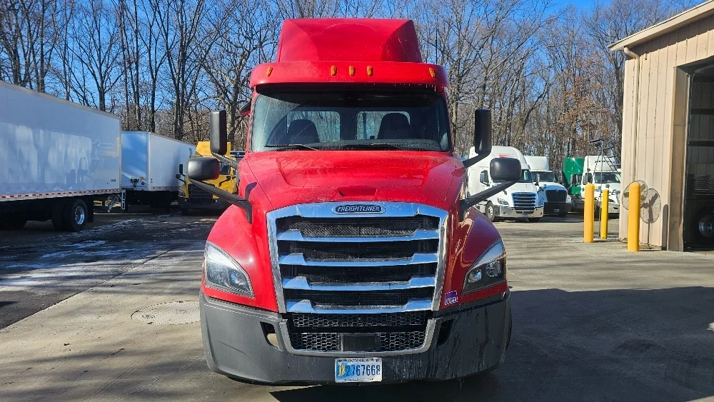 2019 Freightliner Cascadia in Edison, NJ — photo 2