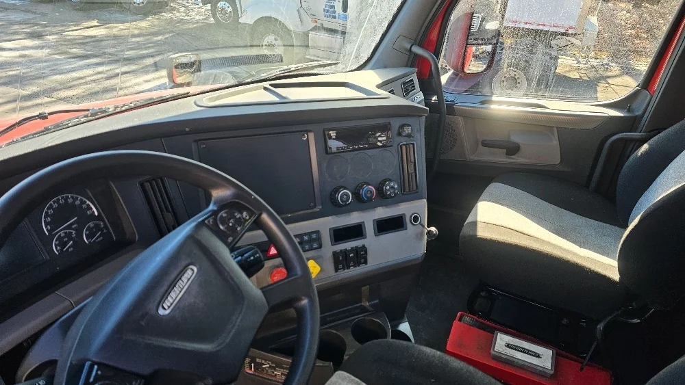 2019 Freightliner Cascadia in Edison, NJ — photo 10