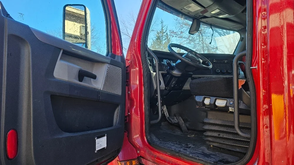 2019 Freightliner Cascadia in Edison, NJ — photo 9