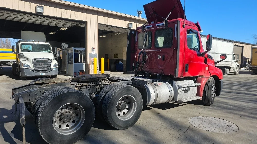 2019 Freightliner Cascadia in Edison, NJ — photo 7