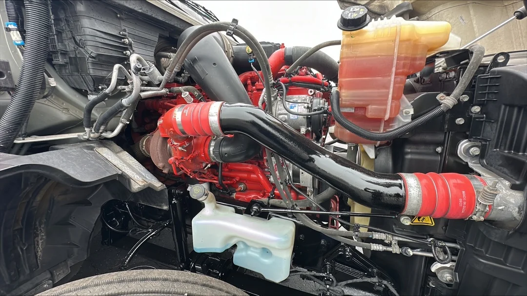 2023 International LT - image 15