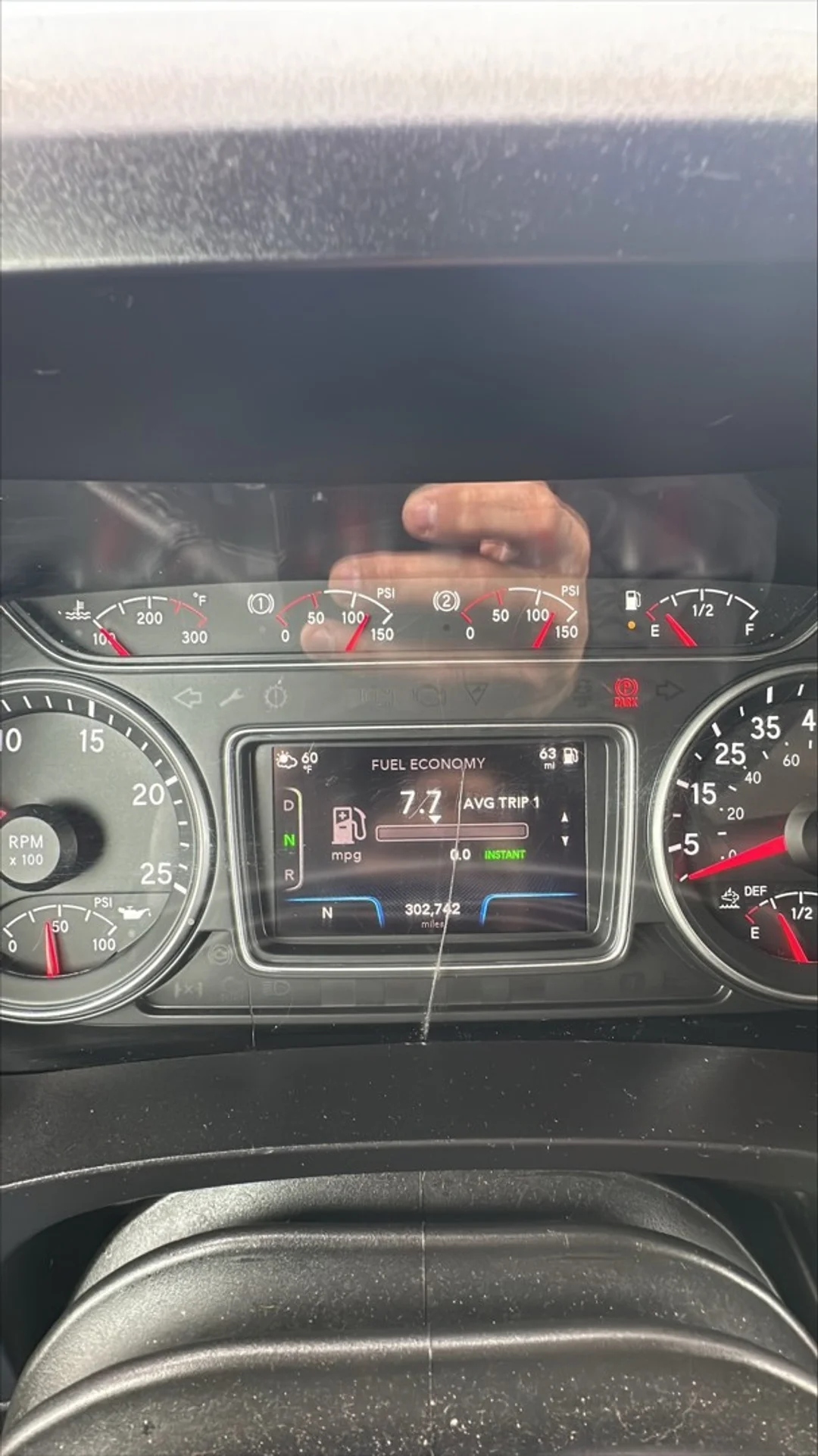 2023 International LT - image 9