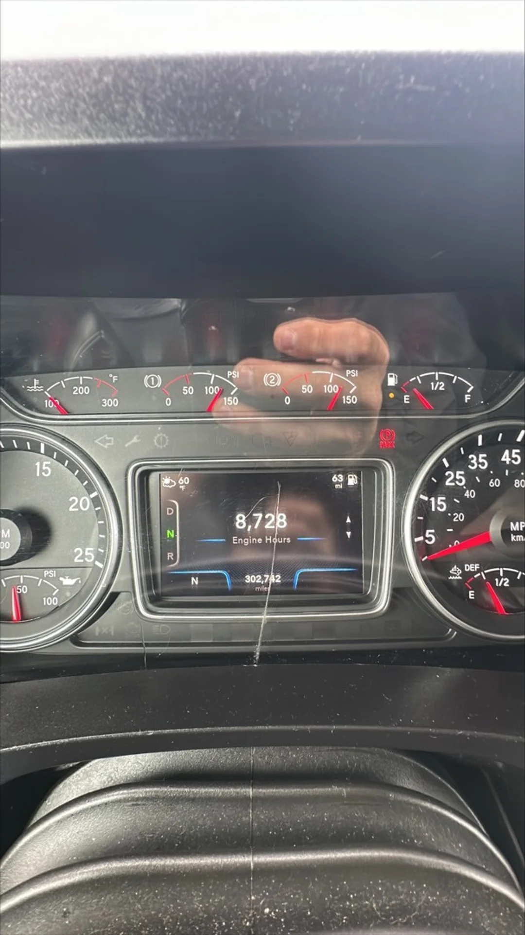 2023 International LT - image 10