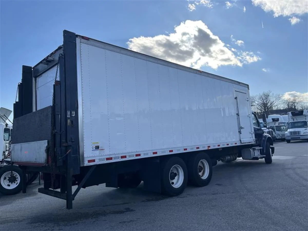 2019 Freightliner M2 106 - image 4
