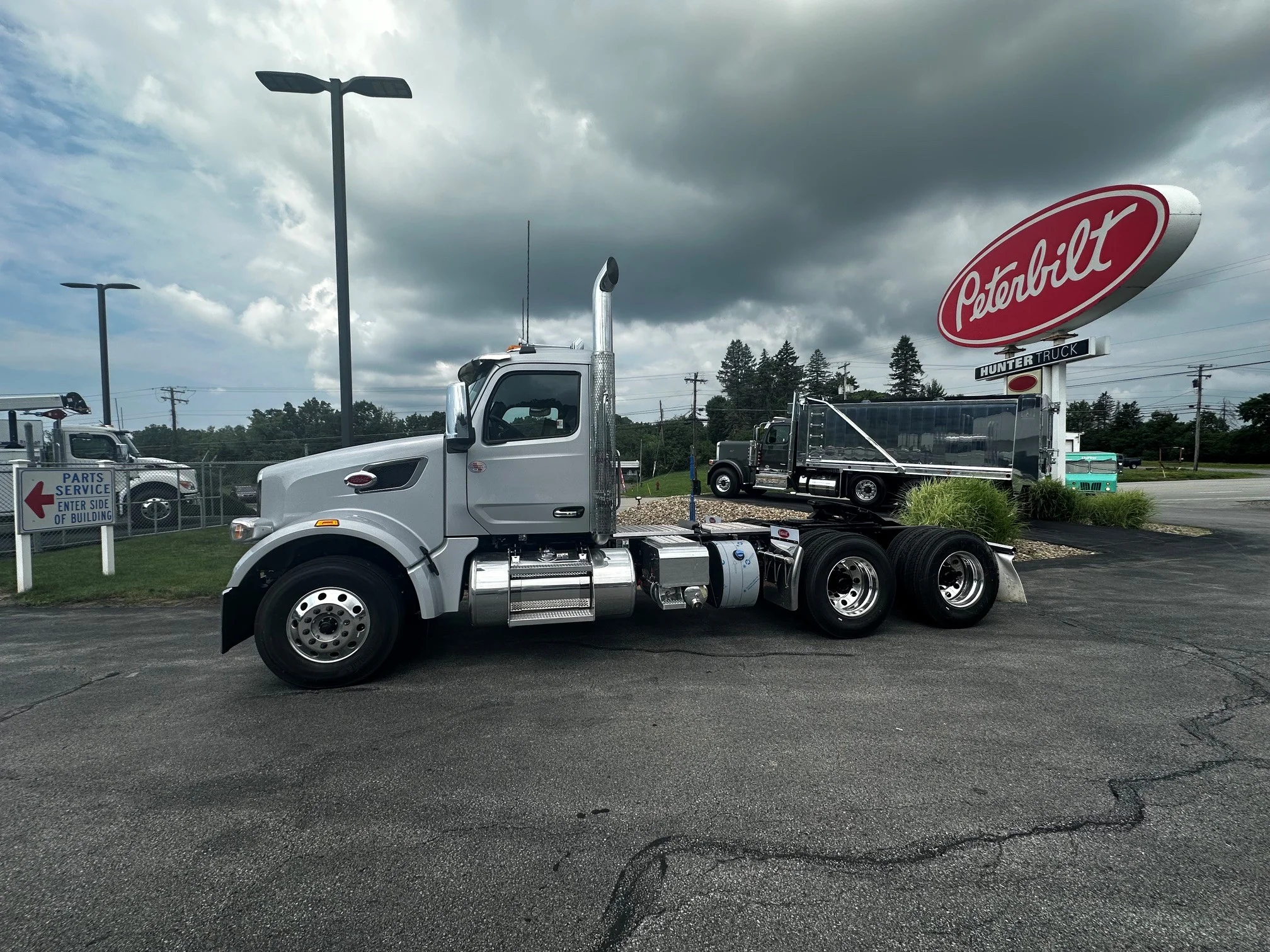 2027 Peterbilt 567 in Butler, PA — photo 13