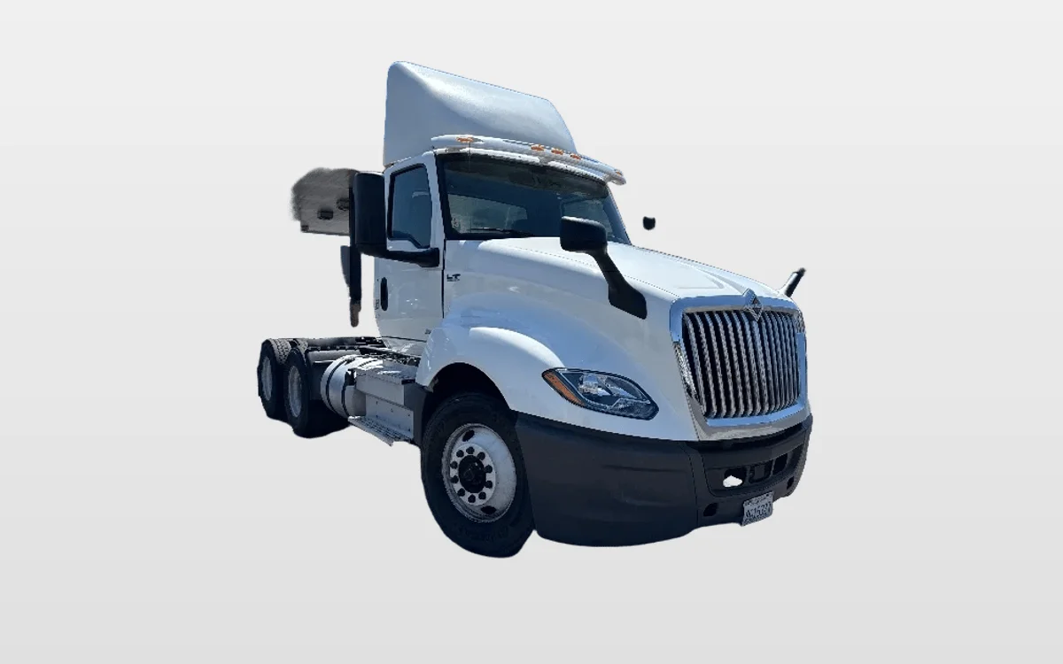 2019 International LT - image 1