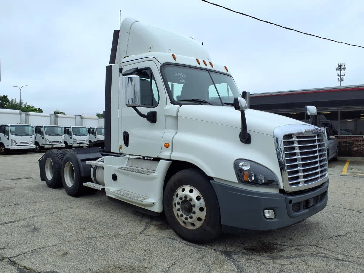 2020 Freightliner Cascadia in Warwick, RI — photo 3