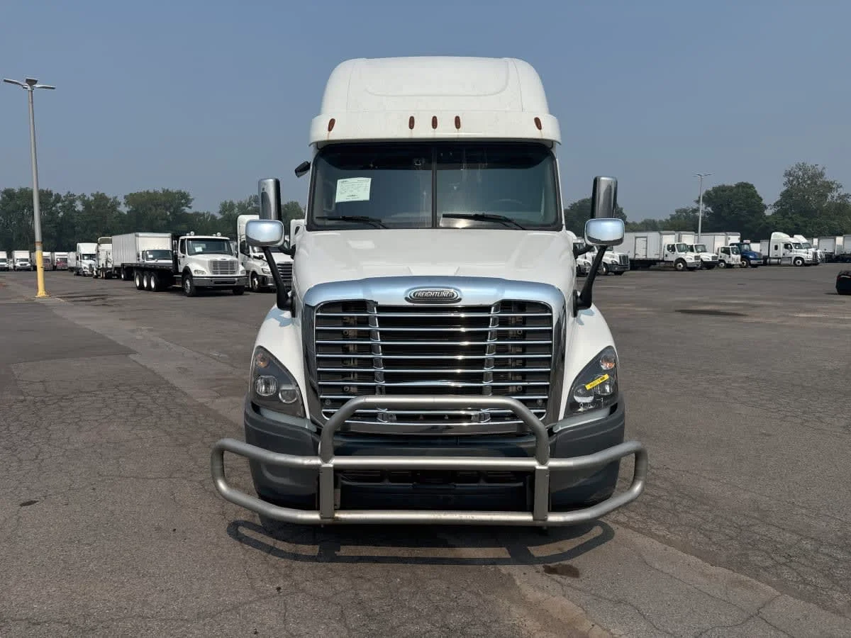 2019 Freightliner Cascadia in Syracuse, NY — photo 2