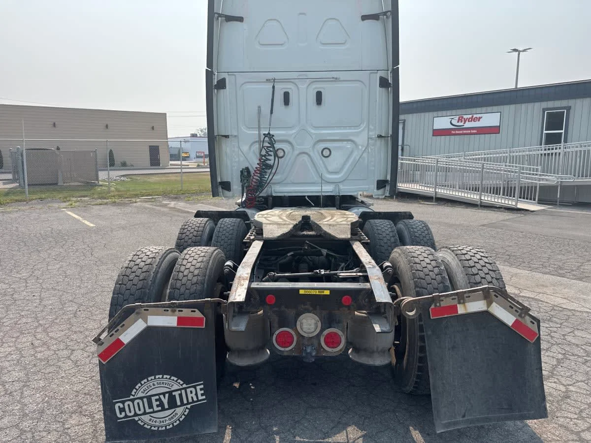 2019 Freightliner Cascadia in Syracuse, NY — photo 5