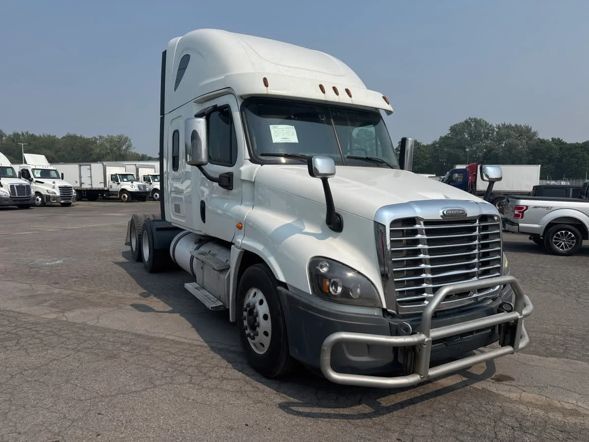 2019 Freightliner Cascadia in Syracuse, NY — photo 3