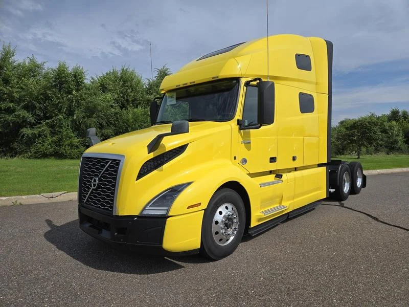 2022 Volvo VNL 760 in Elk River