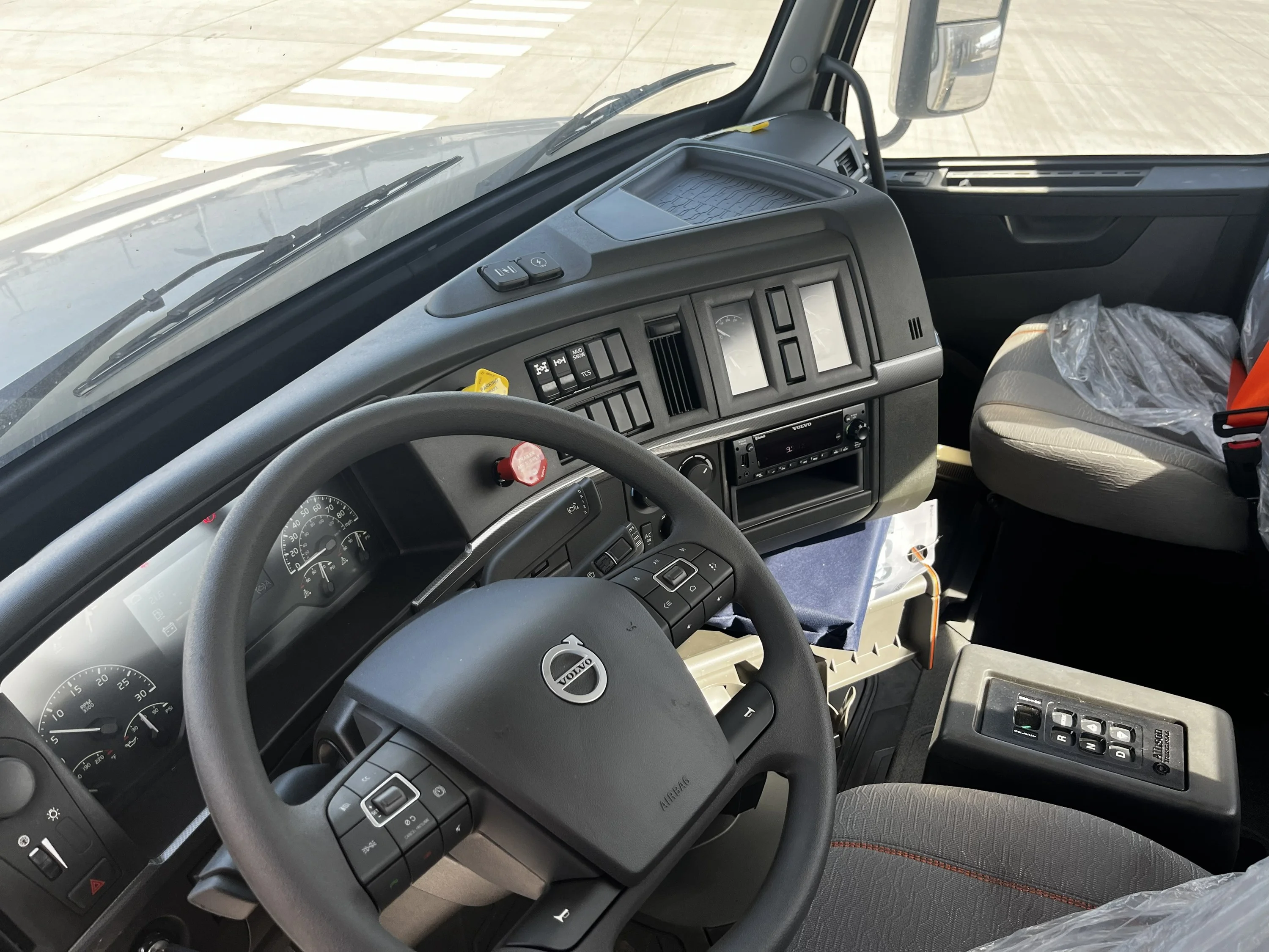2026 Volvo VHD 300 in Tolleson, AZ — photo 8