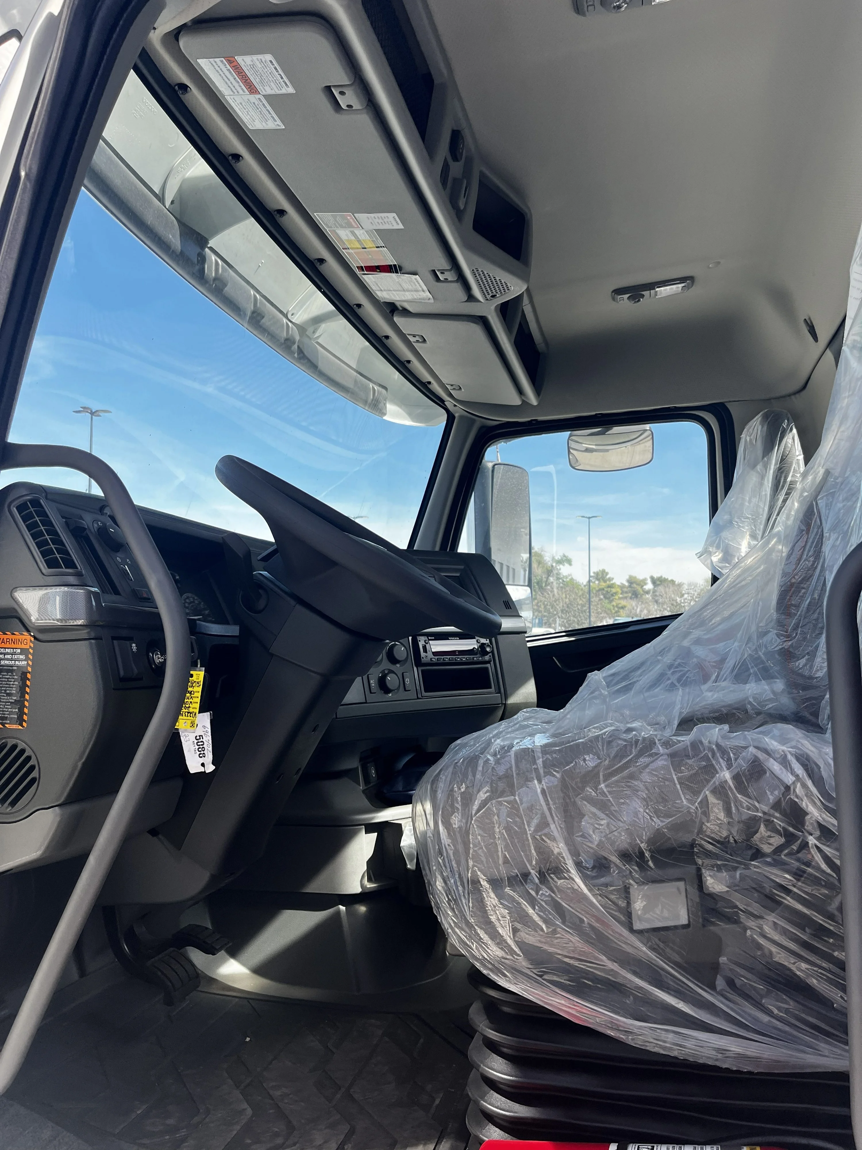 2026 Volvo VHD 300 in Tolleson, AZ — photo 7