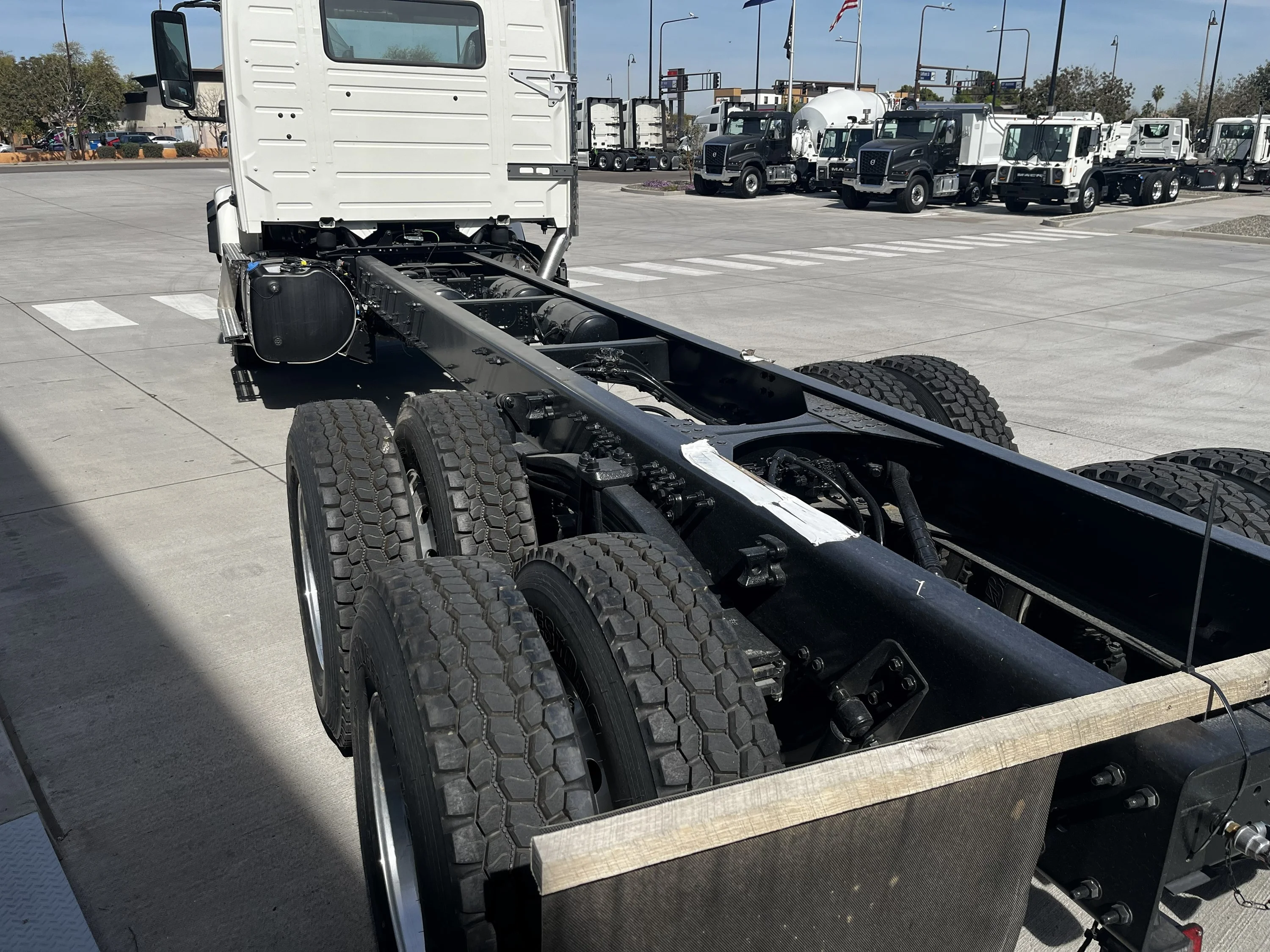2026 Volvo VHD 300 in Tolleson, AZ — photo 5