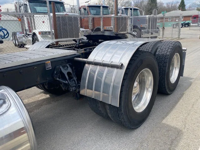 2023 Peterbilt 567 - image 8