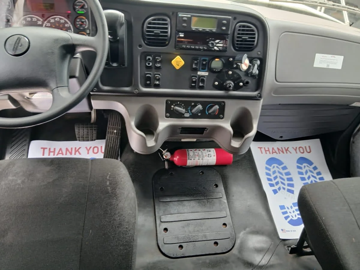 2019 Freightliner M2 106 in Jacksonville, FL — photo 8