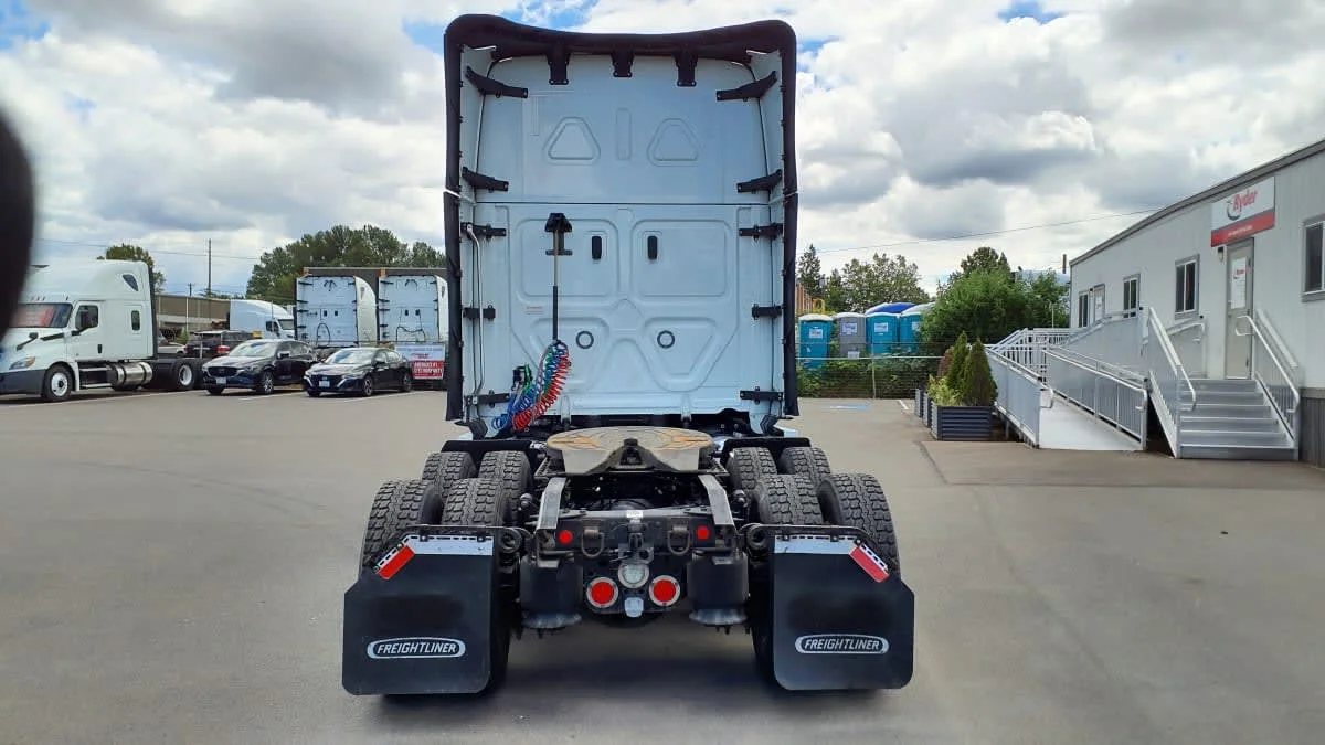 2022 Freightliner Cascadia in Tacoma, WA — photo 5