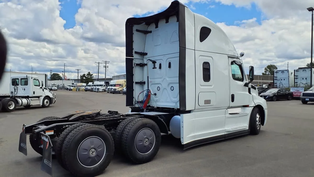 2022 Freightliner Cascadia in Tacoma, WA — photo 4