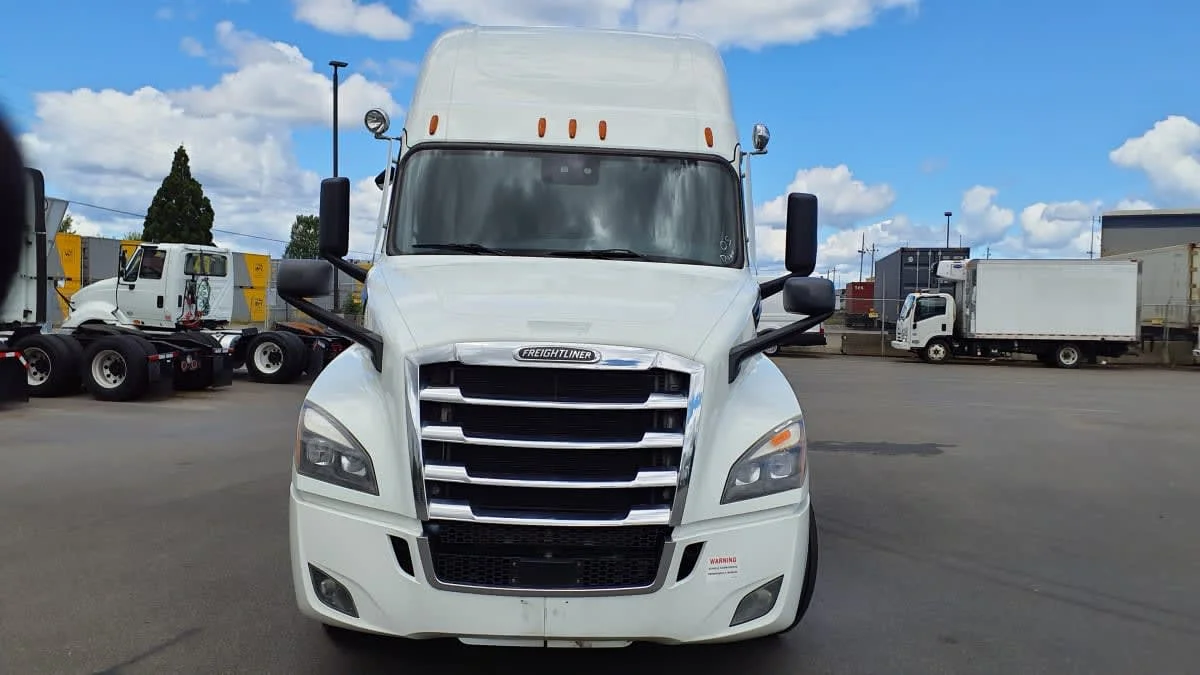 2022 Freightliner Cascadia in Tacoma, WA — photo 2