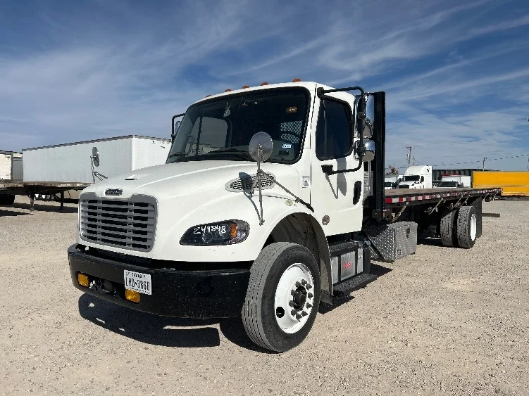 2019 Freightliner M2 106 - image 3